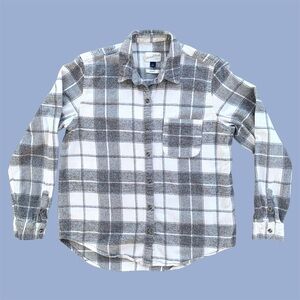 Universal Thread Women's Gray Plaid Long Sleeve Shirt